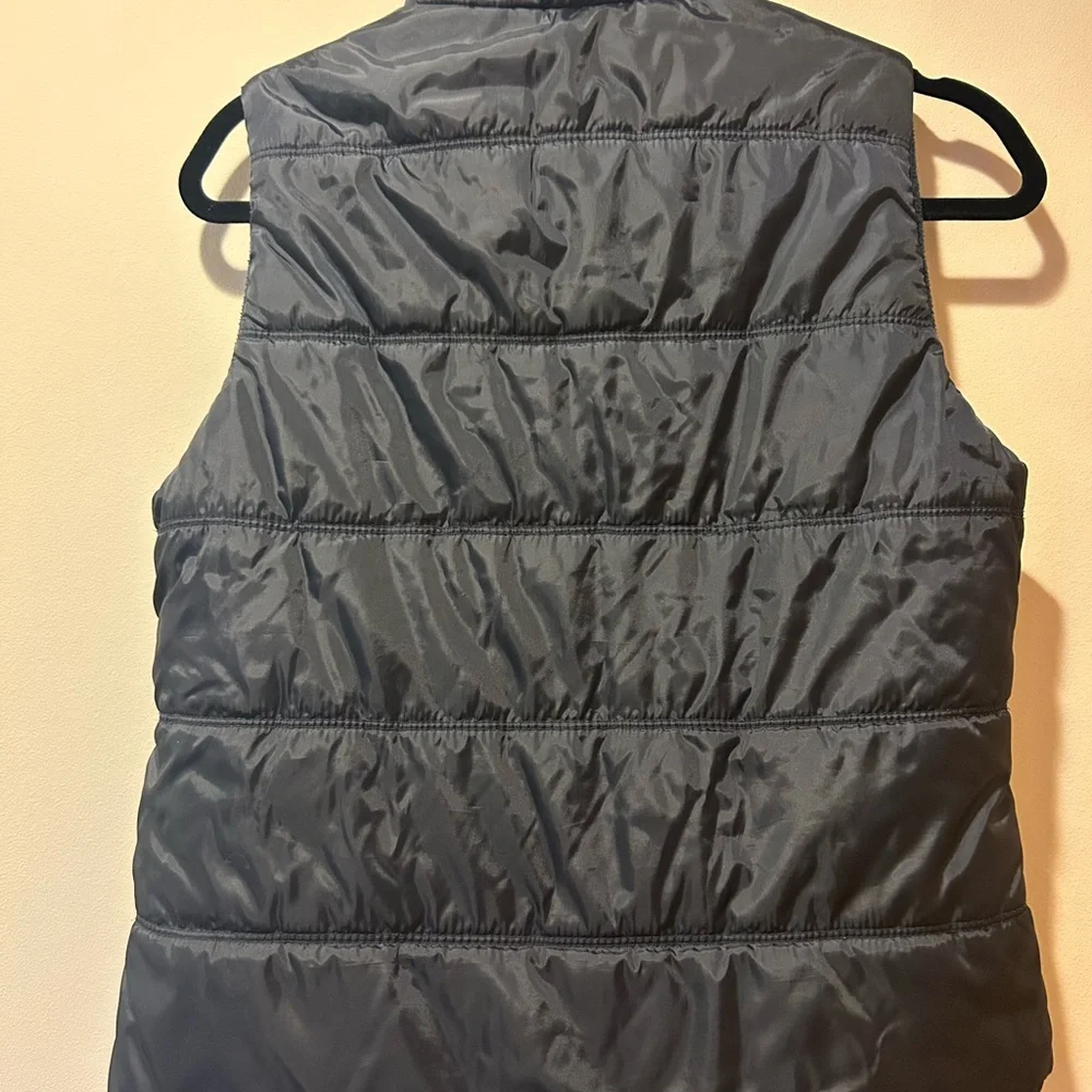 American Eagle Outfitters Navy Blue Puffer Women’s  Winter Vest Size Medium Snap